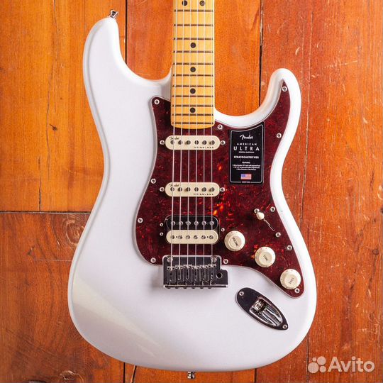 Fender American Ultra Stratocaster HSS Arctic Pear