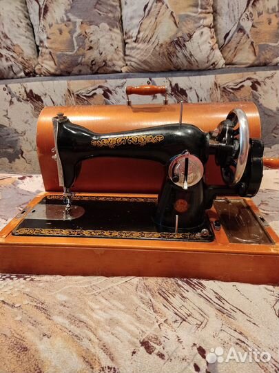 Швейная машина Подольск ручная