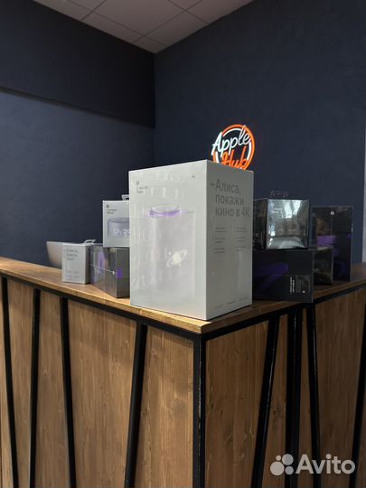 Яндекс.Станция Мини, обновленная версия с часами