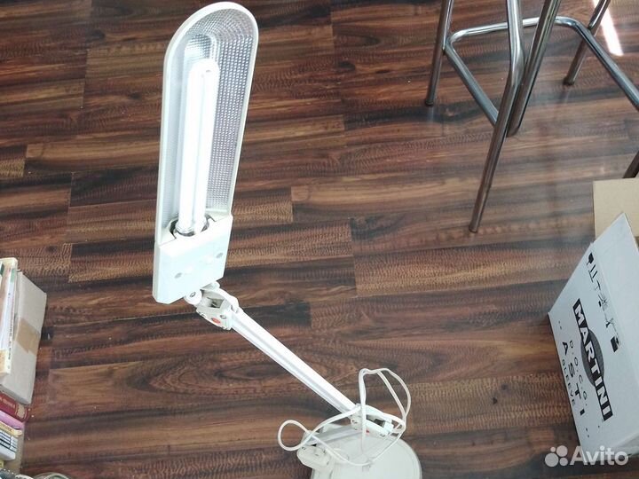 Светильник настольный шарнирный