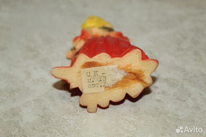 Девочка. Колкий пластик