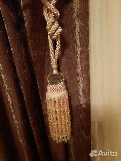 Держатель с кистями для штор