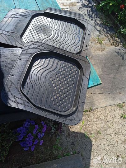 Автомобильные коврики резиновые