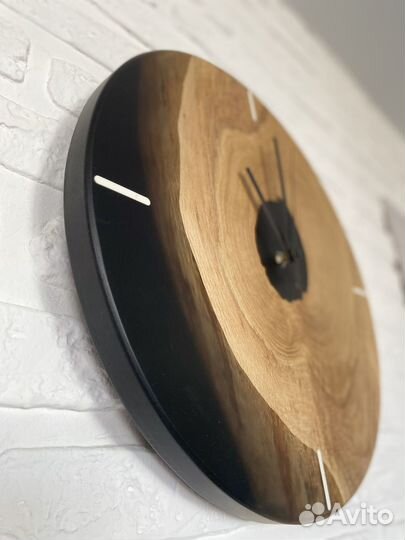 Часы настенные из карагача и эпоксидной смолы