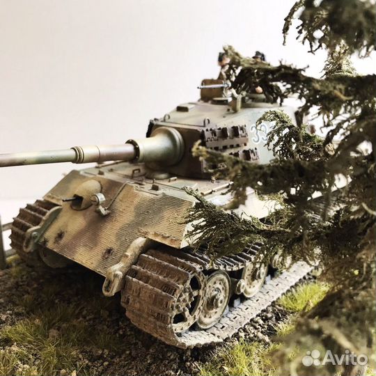 Модель танка Тигр II в диораме