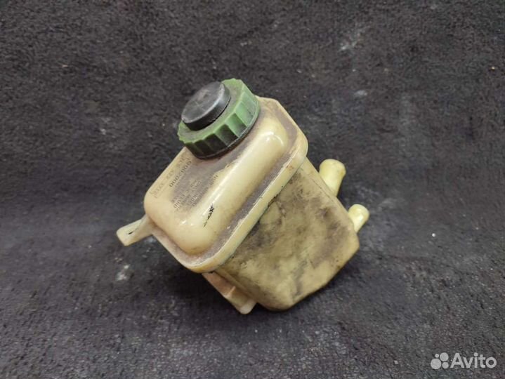 Бачок гур для Volkswagen Touareg 1