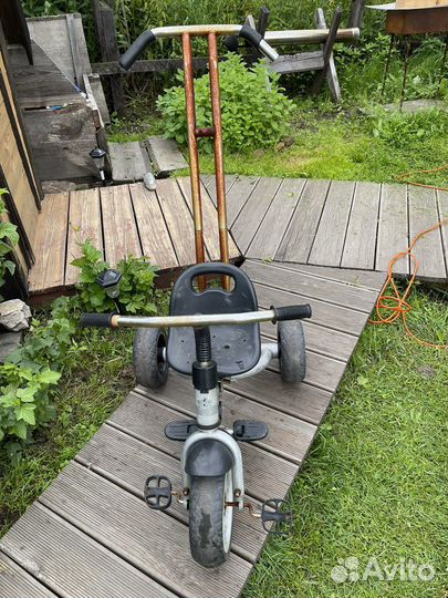 Велосипед трехколесный с ручкой и педалями