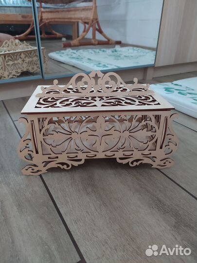 Деревянная шкатулка