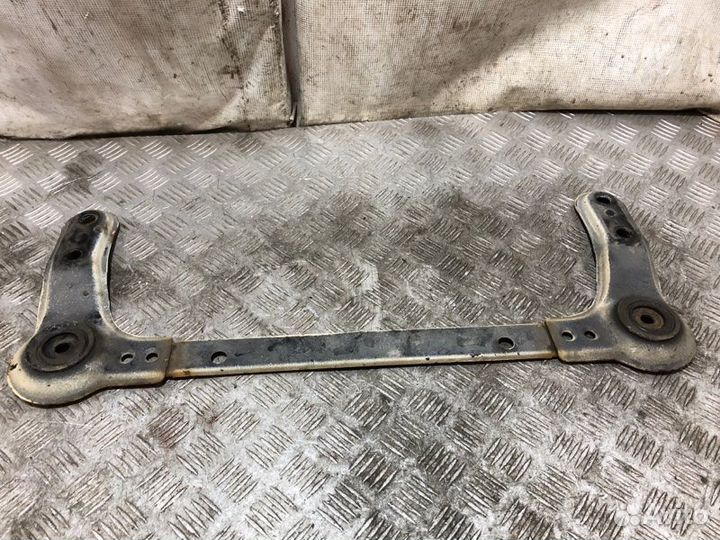 Кронштейн балки передний Nissan Qashqai J10 MR20DE