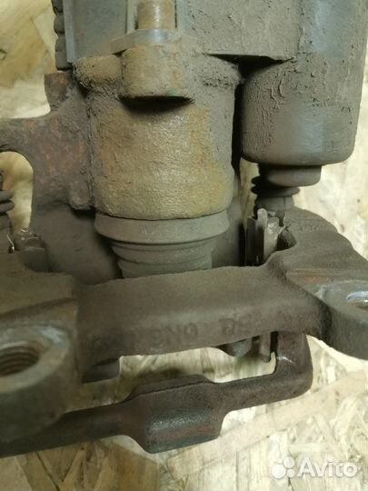 Суппорт тормозной задний левый Audi A6 C6