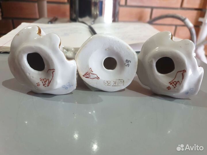 Гармонист и две плясуньи статуэтки