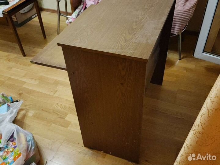 Потëртый компьютерный стол