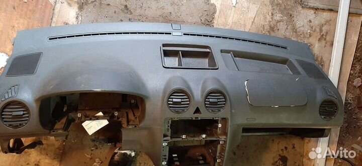 Приборная панель w