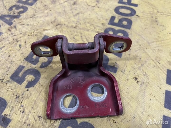 Петля передняя правая верхняя Renault Logan 2