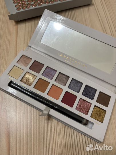 Пателка теней Anastasia Beverly Hills Carli Bybel