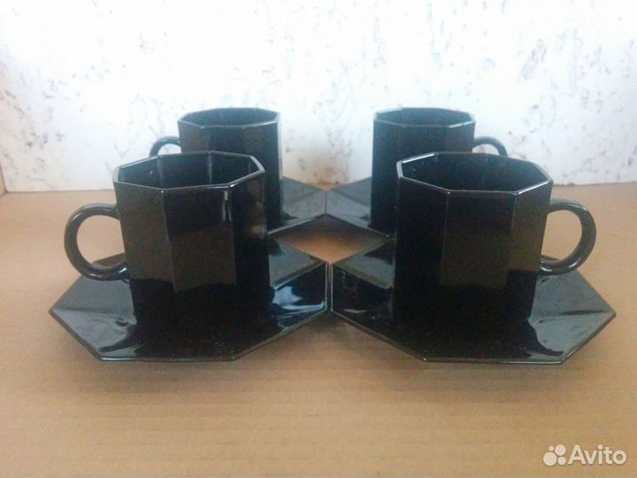 Чашки с блюдцами черное стекло Франция