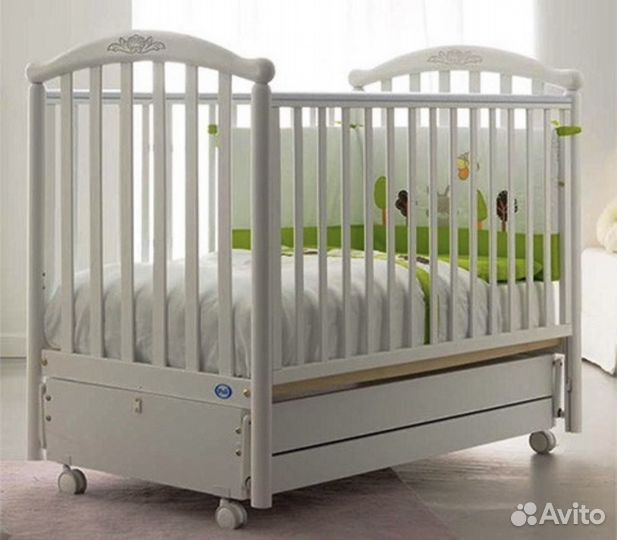 Детская кроватка с маятником Pali