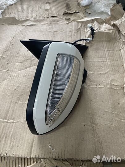 Правое боковое зеркало Mercedes W204 белое до