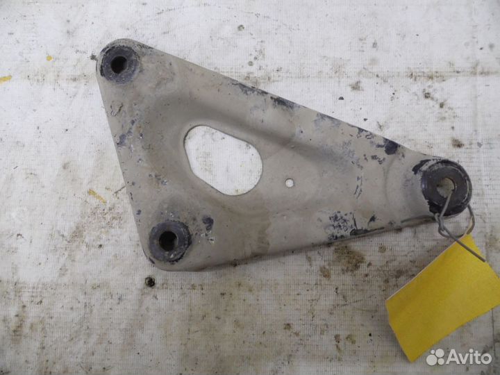 Кронштейн передней балки Opel Astra H / Family 200