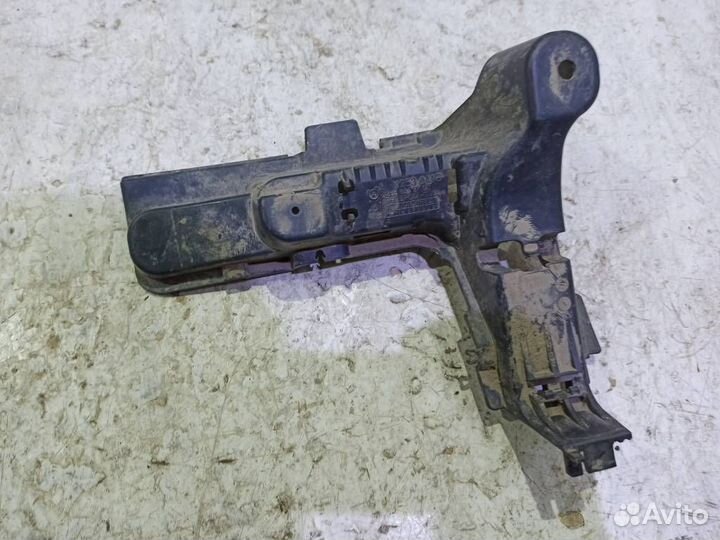 Кронштейн заднего бампера