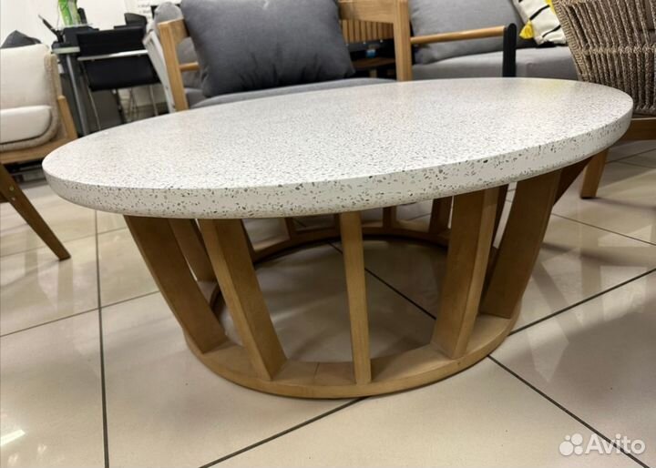 Кофейный стол из акации woodland-витрина