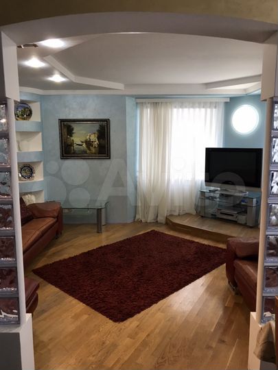 4-к. квартира, 102 м², 2/6 эт.
