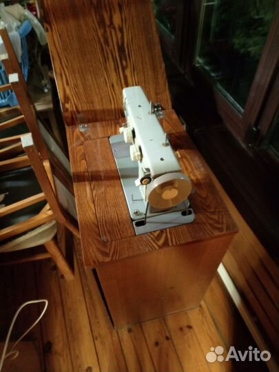 Швейная машинка Чайка 142М
