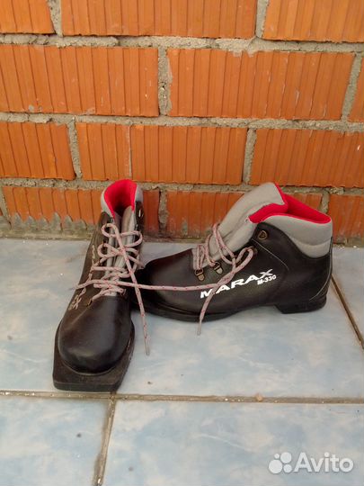 Лыжные ботинки