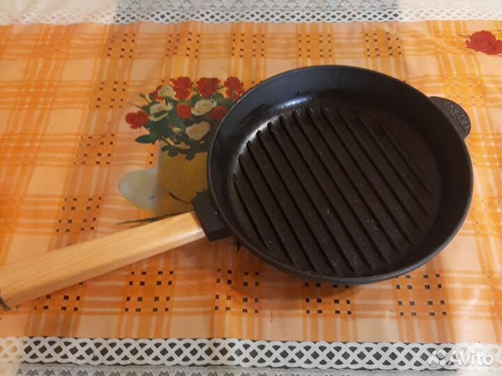 Сковорода-гриль чугунная