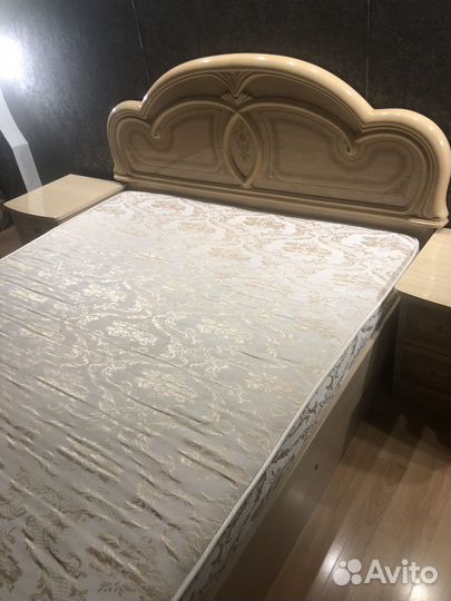 Кровать с тумбами и комод