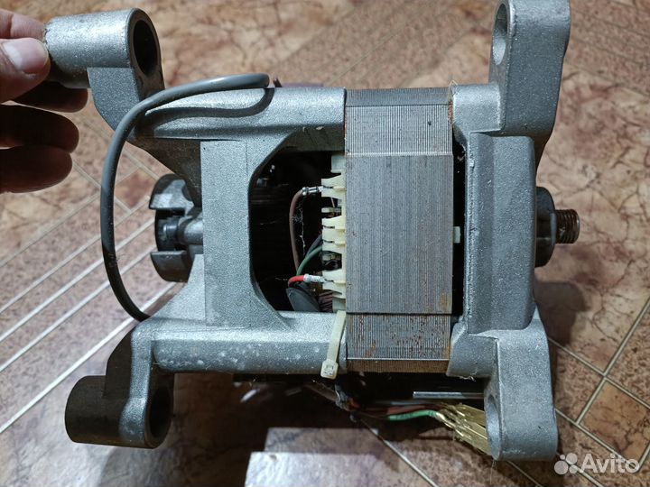 Двигатель от стиральной машины Electrolux