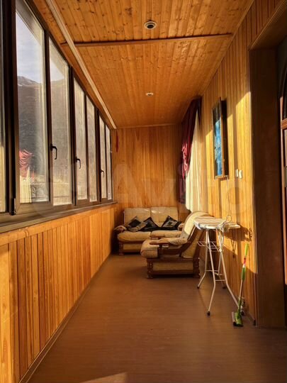 3-к. квартира, 100 м², 2/2 эт.