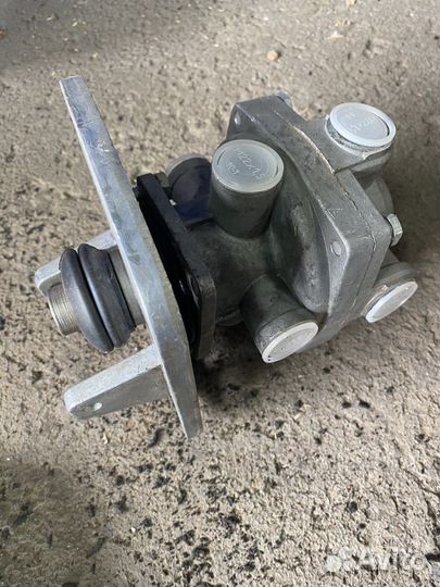 Тормозной кран камаз