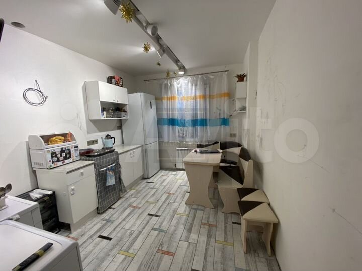 2-к. квартира, 56 м², 1/14 эт.