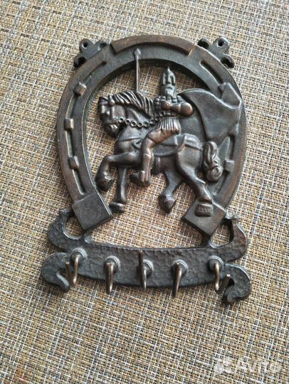 Ключница настенная металлическая