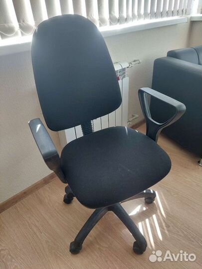 Компьютерное офисное кресло бу