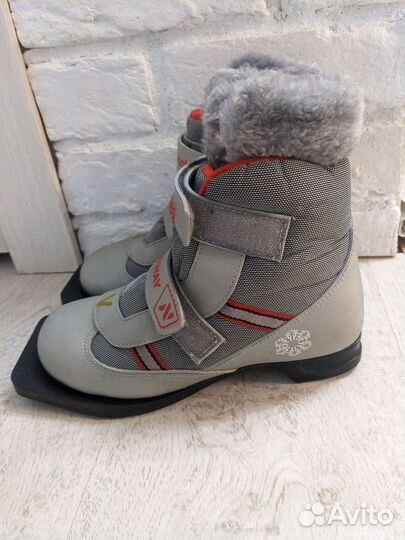 Ботинки детские 32р. беговые лыжи