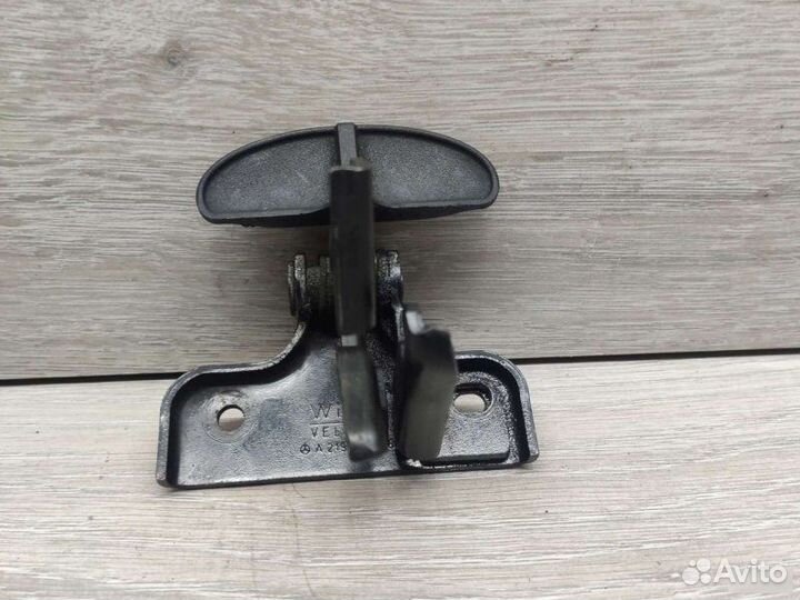Крюк капота Mercedes M W164