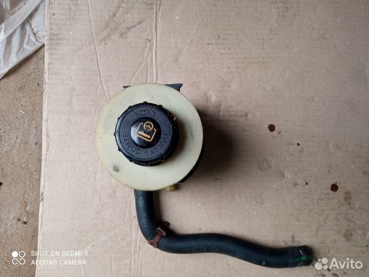 7700840252 Бачок гидроусилителя Рено Меган 1