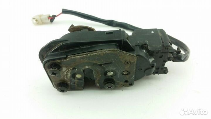 Замок двери задний правый Mazda 626 GE FS 1992