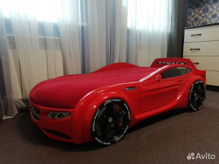 Детская кровать машина