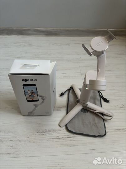 Стабилизатор для экшн-камеры Dji OM 5, белая