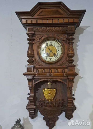 Старинные настенные антикварные часы с боем