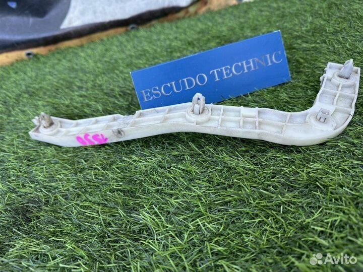 Крепление бампера заднее правое Suzuki