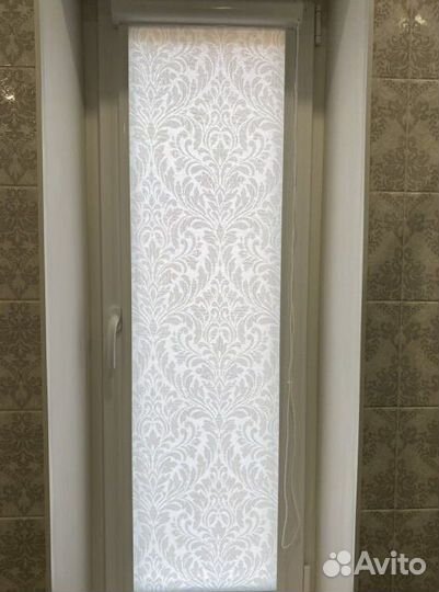 Рулонные шторы в коричневом коробе I2132