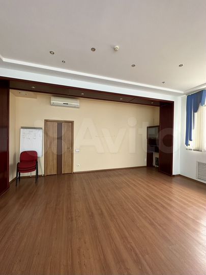 Офис с мебелью 380 м²