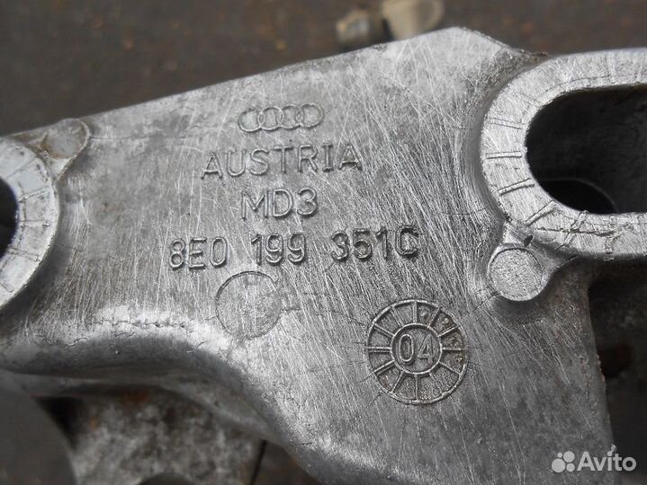 Кронштейн двигателя Ауди А4 Б6 1.9 тди