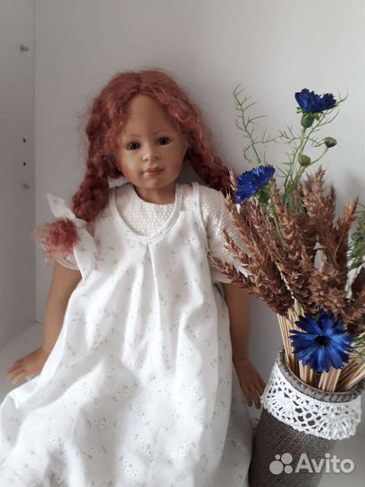 Коллекционная виниловая кукла