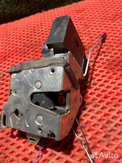 Замок двери задний левый Bmw 5-Series E39 M52B25 1