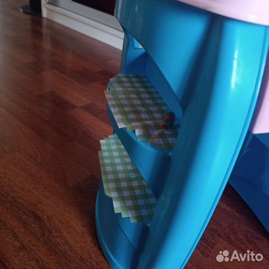 Стол детский для косметики